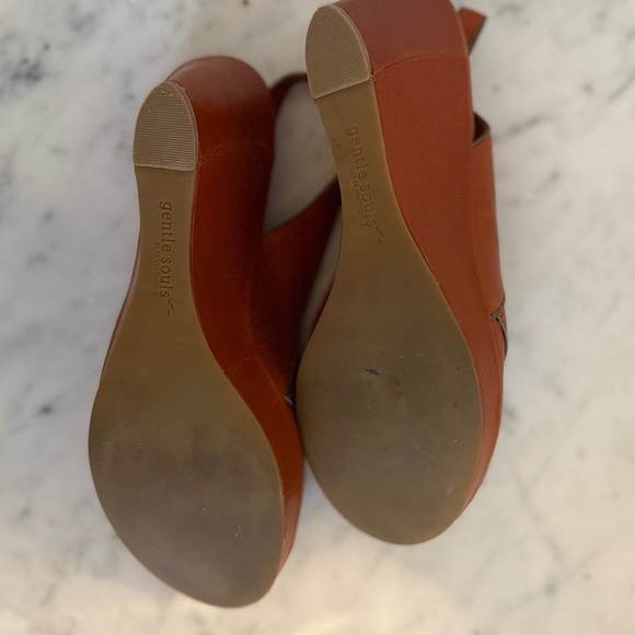 Kenneth Cole  Gentle Souls Leather Slingback Wedge Sz 10 - Runs Large - Picture 6 of 7